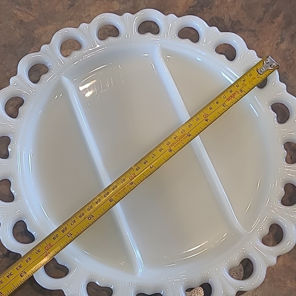 VINTAGE Milk Glass Divided Serving Platter, Scalloped Edge Heart Detail - Picture 10 of 13